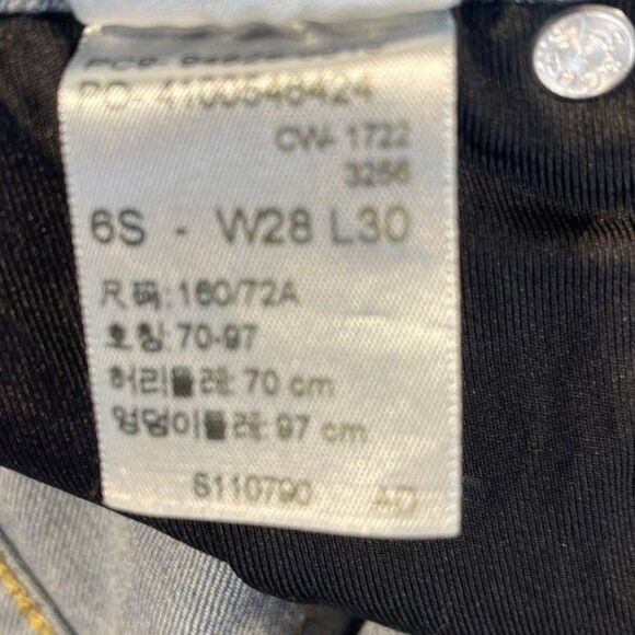 Levi's Signature Totally Shaping Jeans - Size 28" - Picture 3 of 5